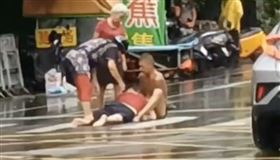 午睡被吵醒找鄰居理論！2男出拳互毆扭打