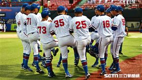 ▲亞洲U18青棒錦標賽，台灣隊球員賽前跳戰舞。（圖／記者劉彥池攝影）
