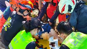 男子耕田時不慎自傷，所幸無生命危險。（圖／消防隊提供）