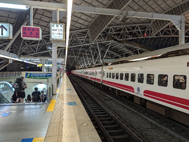 台中站務員遭推落鐵軌　台鐵要提告了