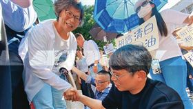 蔡壁如非現職中央委員無緣代理主席，她8月31日赴北檢前小草靜坐現場還特別向黃國昌致意。