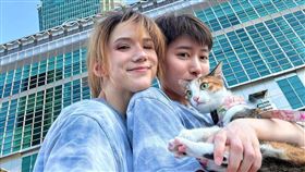 鄭靚歆（右）和老婆Aky（左）去逛寵物展。（圖／翻攝自鄭靚歆IG）
