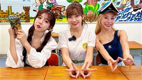 圖一：冼迪琦被好友爆料高中時期追求者眾多。
圖二：巫苡萱自爆高中太調皮被老師懲罰的糗事。
圖三：懿想女子樂團首次公演。（左：倪暄、冼迪琦、巫苡萱）
圖四：《懿想天開》錄製小迪18歲校園生活。（左：倪暄、冼迪琦、巫苡萱）