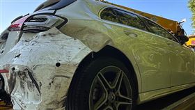 國道,賓士,BMW,撞擊（圖／翻攝自Threads,翻攝自記者爆料網）