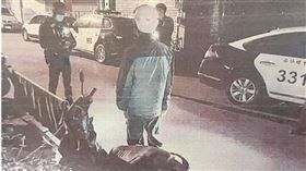 蔡男1月間突持15公分石塊，朝不相識的范婦頭部丟擲，警方調閱監視器追查逮獲。（圖／翻攝畫面）