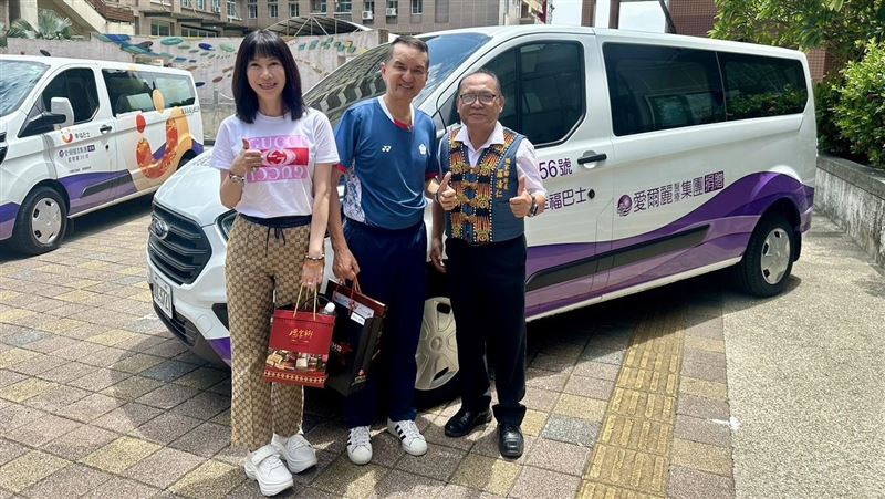 愛爾麗送暖到屏東！捐5台復康巴士及200萬