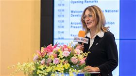 Sandra Watson表示台積電正在趕工，可望明年開始量產，而第三廠也已經動工。（圖／亞利桑那州商務管理局提供）