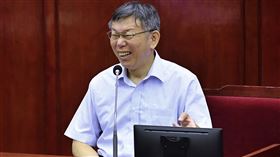 台北市施政滿意度墊底 柯文哲說不可能再下滑台北市長柯文哲4日在台北市議會被質詢，被問到台北市施政滿意度調查墊底時大笑說，「這個不可能再下滑」。中央社記者王飛華攝 109年6月4日