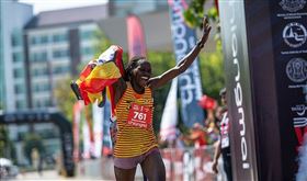 奧運馬拉松女選手遭男友縱火 全身75%燒傷（圖／IG)