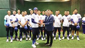 ▲蔡其昌提供U18小將加菜金。（圖／中職提供）