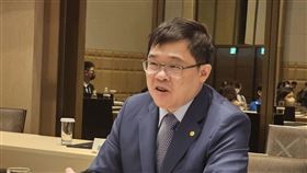 張國煒：機票偏高要花2、3年才能穩定下來星宇航空董事長張國煒30日表示，機票偏高的趨勢，可能要「花2、3年才能穩定下來」。中央社記者江明晏攝  112年6月30日