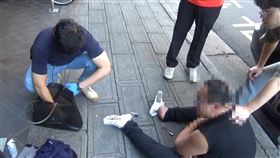 北車飛車奪包搶匪起底！遭判「無期徒刑」獲假釋　他被逮淚：沒錢吃飯了。（圖／翻攝畫面）