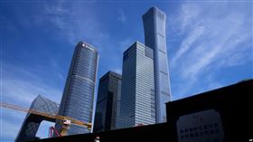 中國經濟走軟殃及公募基金，更多基金公司向高階主管追索超標薪資