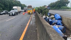 車禍,國道一號,民雄段,氫氧化鉀,洩漏