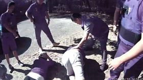 從中國走私，喪屍毒品，海巡抄出7.4公斤，可製8.5萬顆毒煙彈，防風林，交易(圖／翻攝畫面)