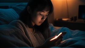 熬夜划手機(示意圖/AI生成)
