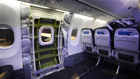 ▲阿拉斯加航空公司1架波音737 MAX 9客機發生機身艙門脫落事件。（圖／美聯社／達志影像）

