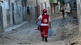 巴勒斯坦紅新月會（Palestinian Red Crescent Society）在解救受困於難民營的巴勒斯坦人。（圖／翻攝自@PalestineRCS X平台）
https://x.com/PalestineRCS/status/1831269080839434635