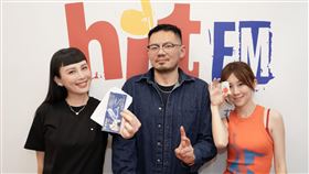 葛大為（中）挖掘金曲歌后waa魏如萱（左）以及創作才女白安（右）在創作時尋找靈感的痛苦跟美好。（圖／Hit Fm聯播網提供）