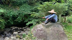 ▲七星山道家莊園「姜太公釣魚石」彷若姜太公渭水釣魚處之歷史場景。（圖／姜太公道場提供）