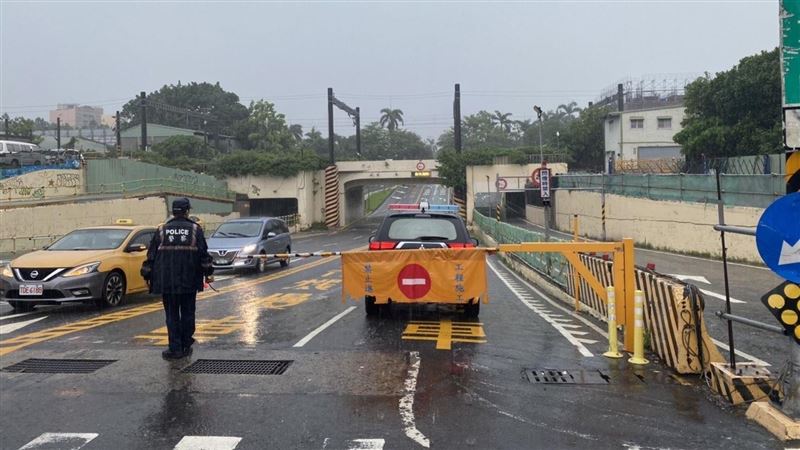 台南大雨水淹20公分　2處地下道封閉