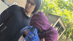 ▲檢警兵分6路搜索，帶回曾替雞排妹辯護的知名律師陳克譽。（圖／翻攝畫面）