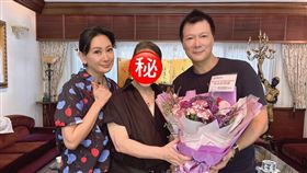 蔡詩萍（右）驚喜同框楊麗花（中）、陳亞蘭（左）。（圖／翻攝自臉書）