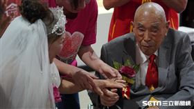 102歲人瑞爺爺辦婚禮／受訪者提供
