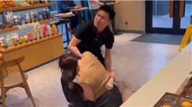 外稿勿用！！老公、正宮、小三在星巴克內起衝突。（圖／翻攝自微博）