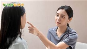 金醫師從醫多年，臨床上常見到患者自行處理，反而導致問題加劇。