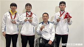 台灣帕拉桌球代表隊這次在巴黎帕運拿下3銀1銅的好成績(左起林姿妤、田曉雯、程銘志與陳柏諺。（圖／記者蔡厚瑄攝影）