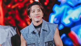 坤達最近都在忙演唱會。（圖／翻攝臉書）