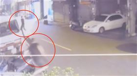 台中「怪盜」深夜出沒！穿梭小巷拉車門