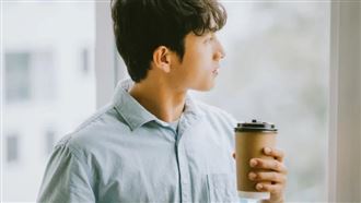 過量咖啡因與心血管疾病有關?研究驚曝:一天喝「2杯大冰拿」就有風險