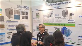 印能科技董事長洪誌宏於SEMICON國際半導體展中，介紹三款主力新品。（圖／印能提供）