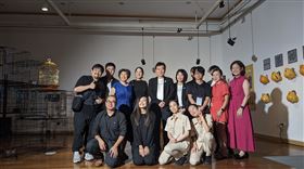 美國館策展團隊及參展藝術家驫舞劇場、藝術家王榆鈞及張立人合影