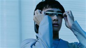 《Q18量子預言》盧以恩（左）飾演天才電競少女「夢夢」，在現實生活的考驗下，虛擬遊戲世界成了避風港。（圖／金禾創意提供）