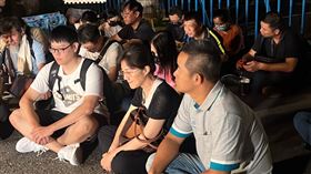 整起寧靜革命人數突破百人。（圖／記者黃翎瑄攝）