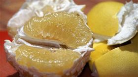 中秋節吃柚子(示意圖/翻攝自pixabay)