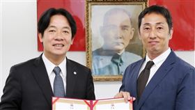 賴清德、行政院政務顧問野崎孝男（圖／翻攝自野崎孝男臉書）