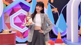 安心亞在棚內慶生。（圖／中天提供）