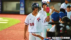 ▲亞洲U18青棒錦標賽，台灣隊右外野手曾聖安回到本壘得分。（圖／記者劉彥池攝影）