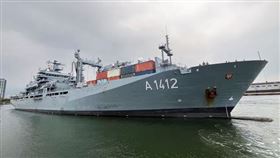 德國海軍法蘭克福補給艦。（圖／路透社／達志影像）