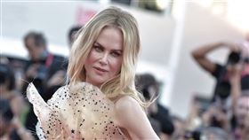 妮可基嫚現身81屆威尼斯影展。（圖／美聯社／達志影像）