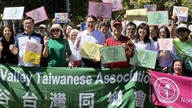 林右昌訪問舊金山灣區民進黨秘書長林右昌7日在舊金山灣區與台僑社團共同舉起標語，聲援台灣加入聯合國相關組織（UN for Taiwan）。中央社記者張欣瑜舊金山攝  113年9月8日