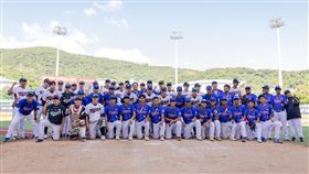 ▲韓國賽後贈球給菲律賓。（圖／中華棒協提供）