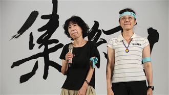 陳佩琪談柯「數度哽咽」小草不捨喊加油