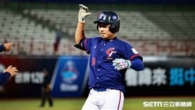 ▲亞洲U18青棒錦標賽冠軍戰，台灣隊指定打擊曾偉喆敲安送回第5分。（圖／記者劉彥池攝影）