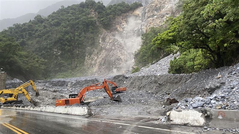 花蓮強降雨鐵公路中斷　交長令全力搶通