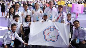 台灣帕運代表隊共14人出席閉幕式。（圖／體育署提供）